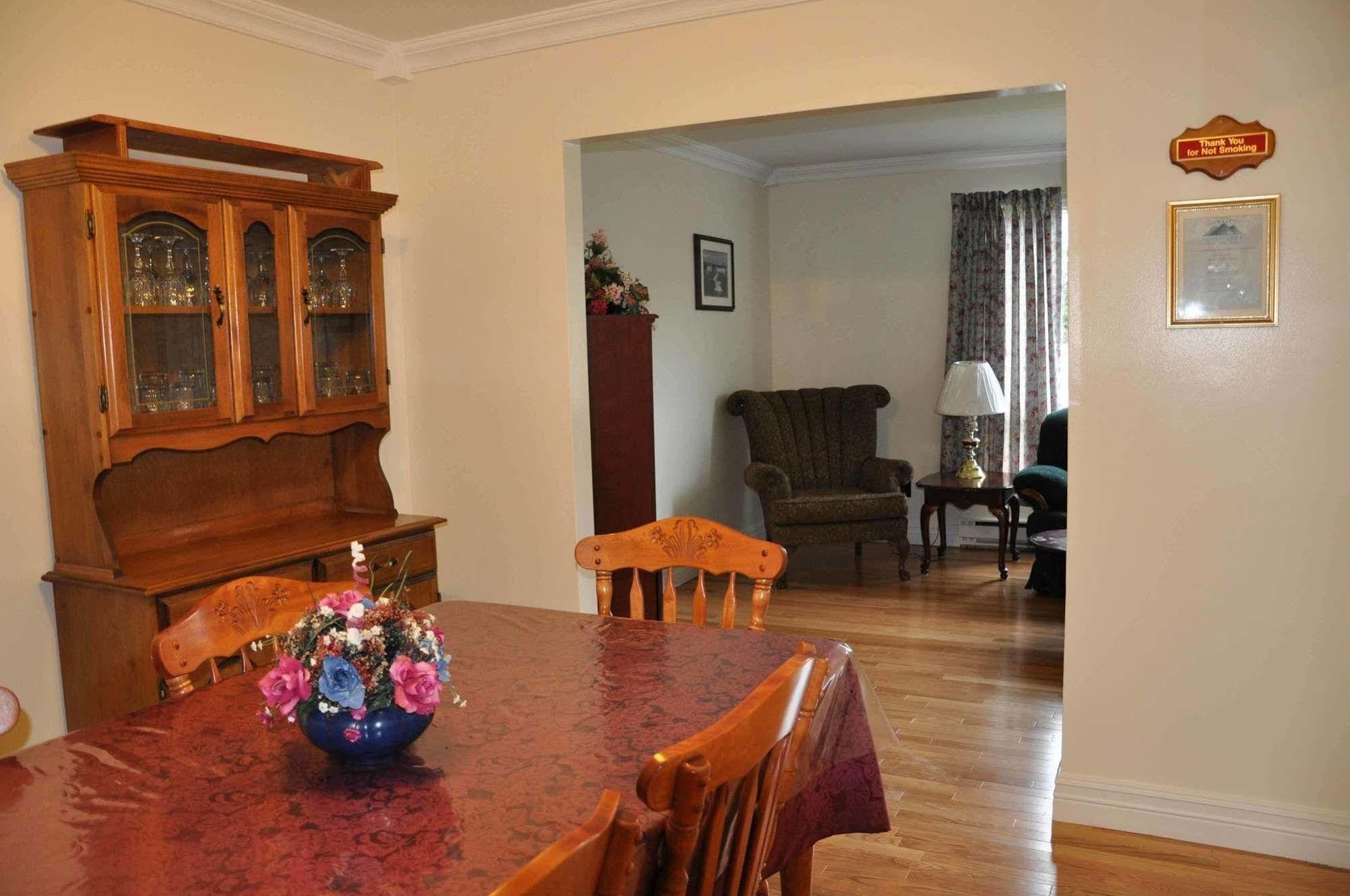 Comerford'S Ocean View Suites Holyrood ภายนอก รูปภาพ