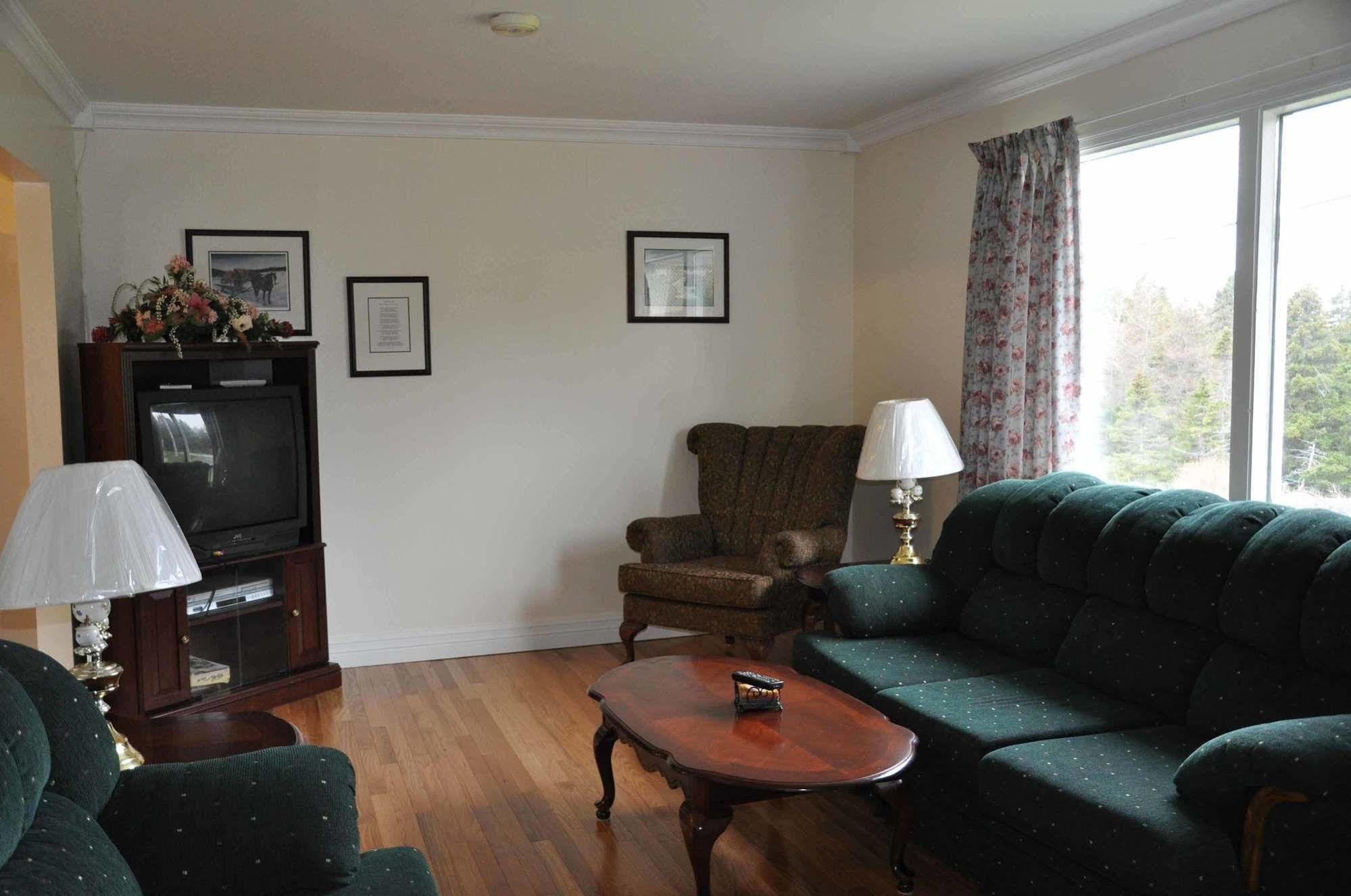 Comerford'S Ocean View Suites Holyrood ภายนอก รูปภาพ